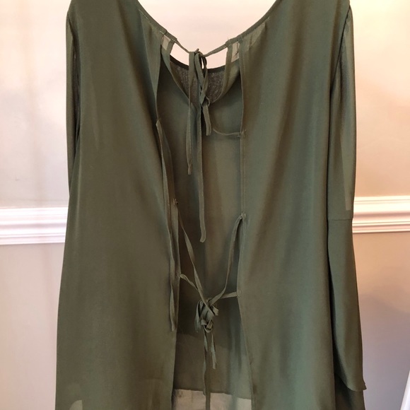 Beautiful Cato Top - Picture 2 of 2